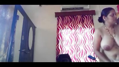 Dua wanita sedang pacaran dengan indo anal video seorang pria kurus
