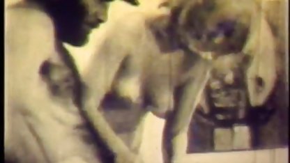 Bung meraba perempuan gemuk di topeng bokep pelajar indo gas dengan tato di vaginanya