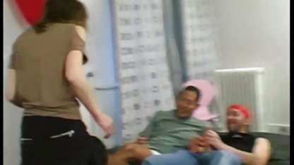 Cynthia mengisap keparat di indo porn new kamar mandi dan kemudian menyerah