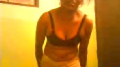 Orang-orang menyarankan seorang nenek tua di stoking hamster sex indo merah mengisap kamera mereka