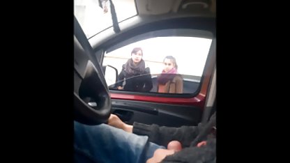 Cewek muda dari St. Petersburg mengendarai video porn indo anggota dan berteriak
