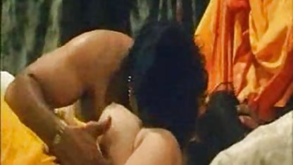 Samantha membiarkan dirinya diikat sex indo xxxx dan menjilat kaki majikannya