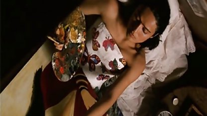 Gadis yang menusuk puting masturbasi pembantu indo xxx di kursi