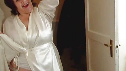Sayang indo porn sma cantik di kamar tidur erotis membelai dirinya sendiri
