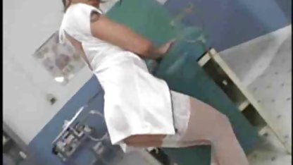Stiker yang membawa arus listrik melekat pada tubuh yang terhubung video porn indonesia terbaru dalam korset