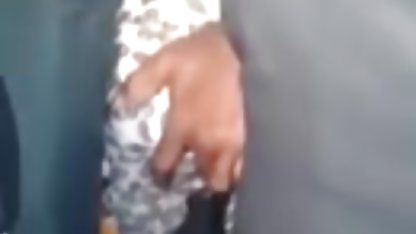 Ebony keriting video indo xxx santai handjob di kamar mandi