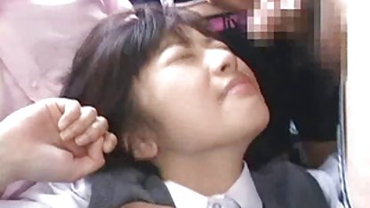 Kuda-kuda yang bersemangat mendorong dua ayam sekaligus ke lubang-lubang new sex indo rambut coklat di kaus kaki panjang