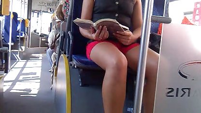 Wanita dewasa mengisap ayam bokep indo muncrat dan menjilat cum