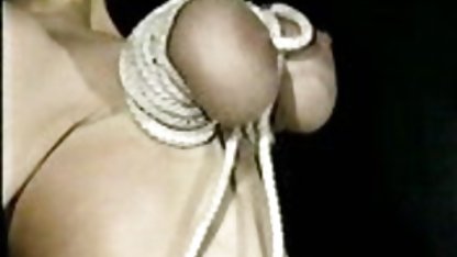 Gadis itu membuat dirinya orgasme bokep indo java dengan vibrator di kamar mandi