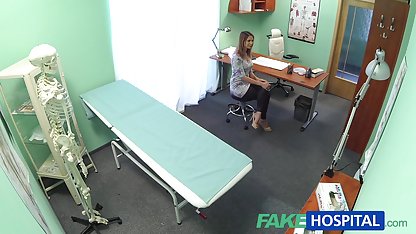 Budak itu memberi wanita indo hot xxx itu penis untuk bermain dengannya