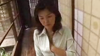 Dua milfs seksi bokep indo yang lagi viral bercinta dengan seorang pria muda