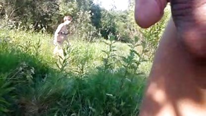 Seekor cewek dengan puting bengkak dengan riang masturbasi di tempat bokep indo teranyar tidurnya