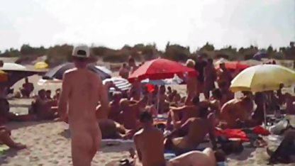 Seorang bayi dengan vagina berbulu mengganti pakaian di depan kamera indo seks video tersembunyi