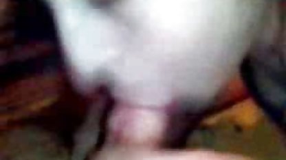 Tiga gadis bergiliran mengisap anggota melalui lubang di dinding bokep indo ketahuan